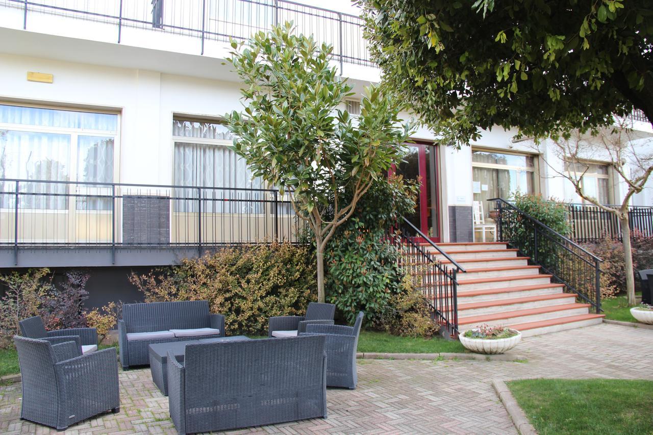 Hotel Di Rocco Loreto Aprutino Exterior photo